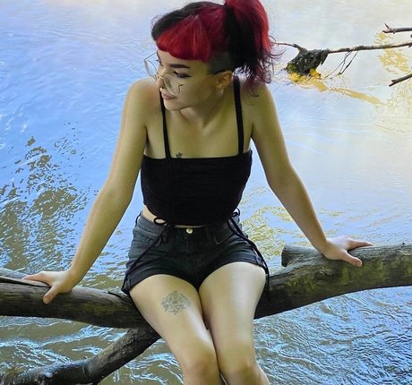 Photo nue de fuite OnlyFans de Ultravioletdarling