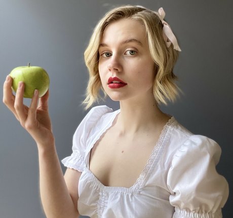 Photo nue de fuite OnlyFans de Angourie Rice