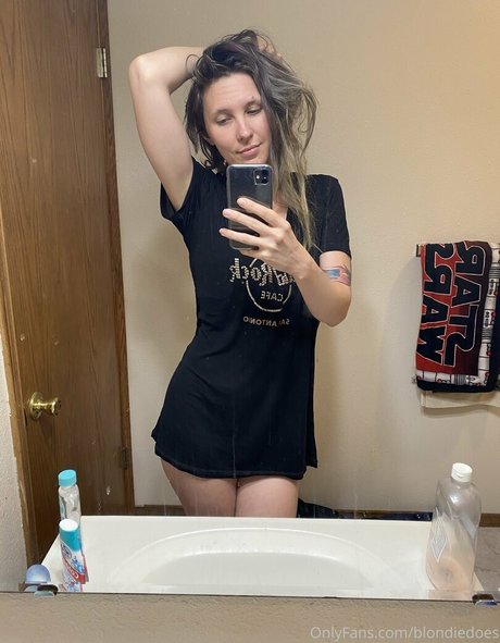 Blondiedoes