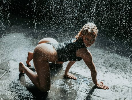 Blondefitbabe28