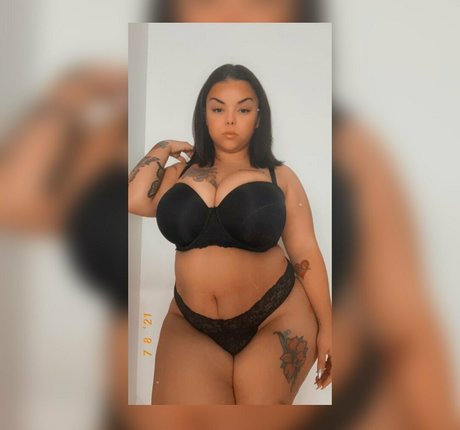 Photo nue de fuite OnlyFans de Cubanaredd21