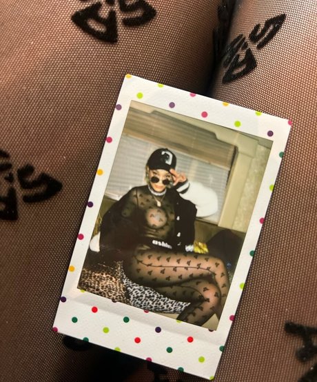 Photo nue de fuite OnlyFans de Pearl Thusi