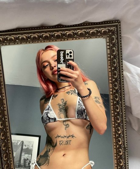 Photo nue de fuite OnlyFans de Drgsnddrnk