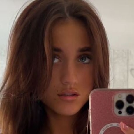 Photo nue de fuite OnlyFans de Leah Steele