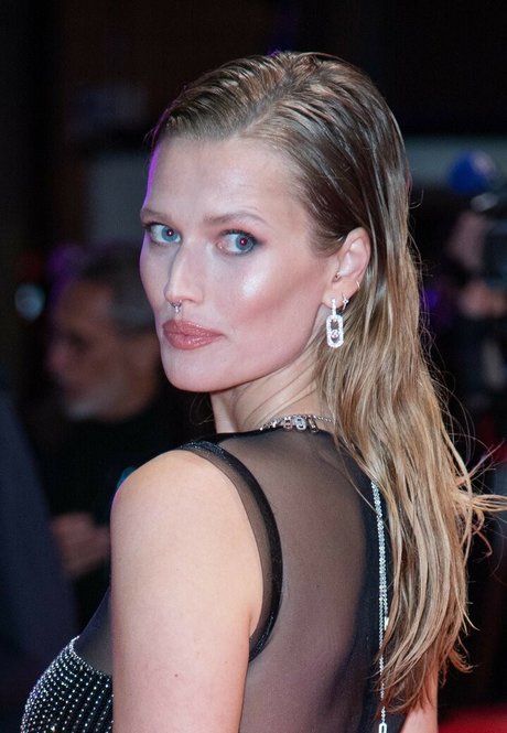 Photo nue de fuite OnlyFans de Toni Garrn