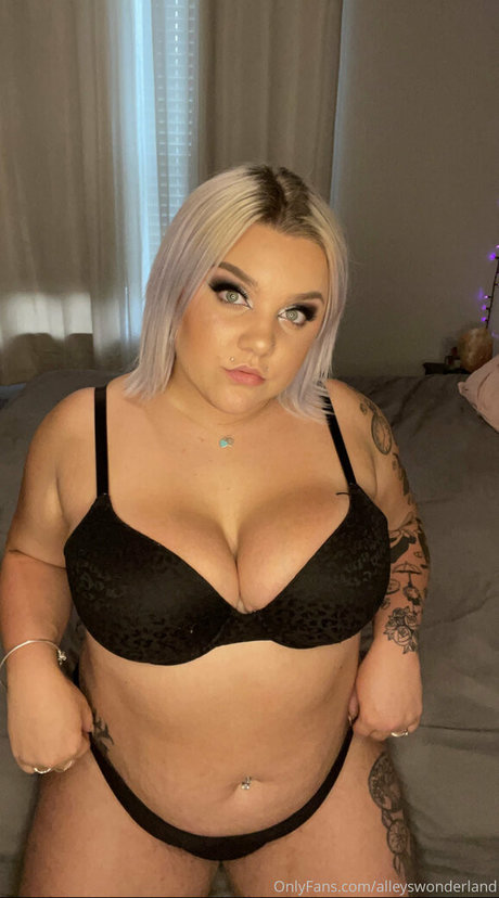 Photo nue de fuite OnlyFans de Alleyswonderland