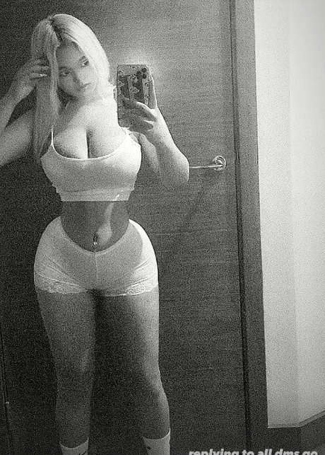 Photo nue de fuite OnlyFans de Karina Grinberryall