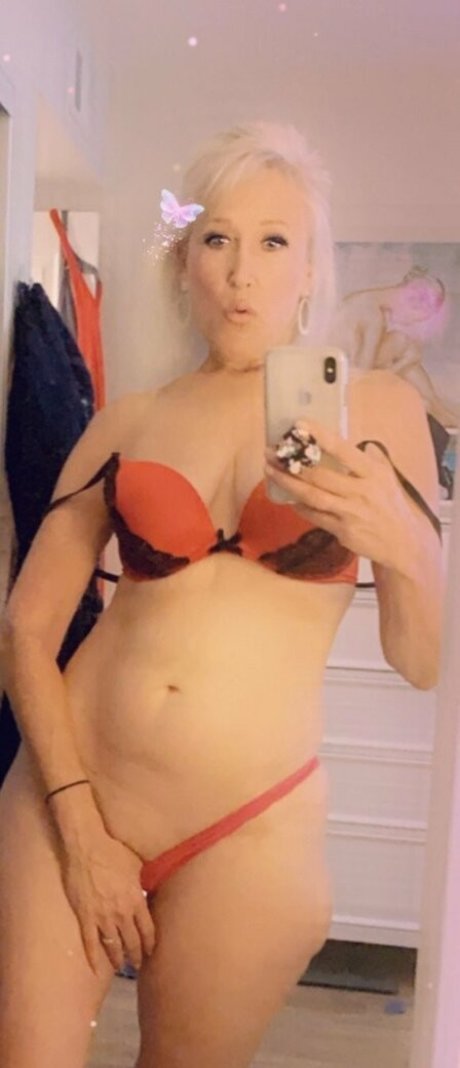 Photo nue de fuite OnlyFans de Suzieandhannahfree