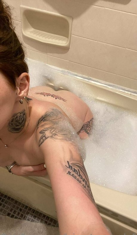 Photo nue de fuite OnlyFans de Aztec420uk