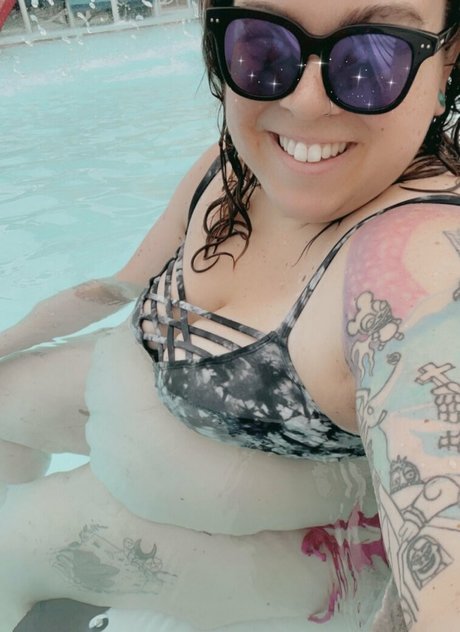 Hela.stoned.bbw