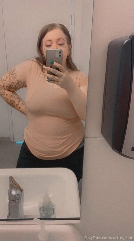 Photo nue de fuite OnlyFans de Cactuscutie