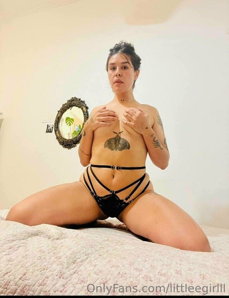 Photo nue de fuite OnlyFans de Littleegirlll