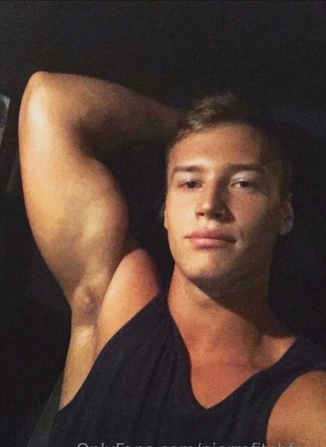 Photo nue de fuite OnlyFans de Pierrefitchfree