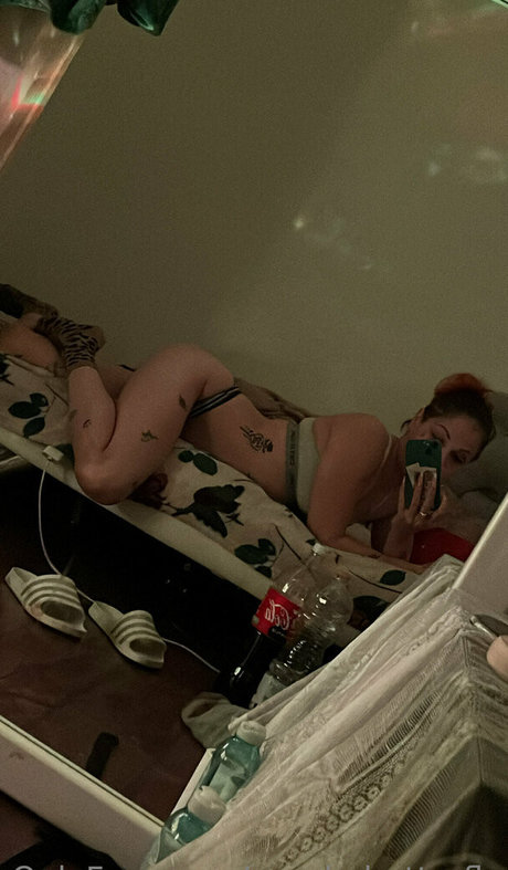 Photo nue de fuite OnlyFans de Purplebutterfly