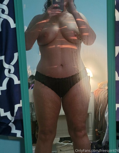 Photo nue de fuite OnlyFans de Gingerhippie74