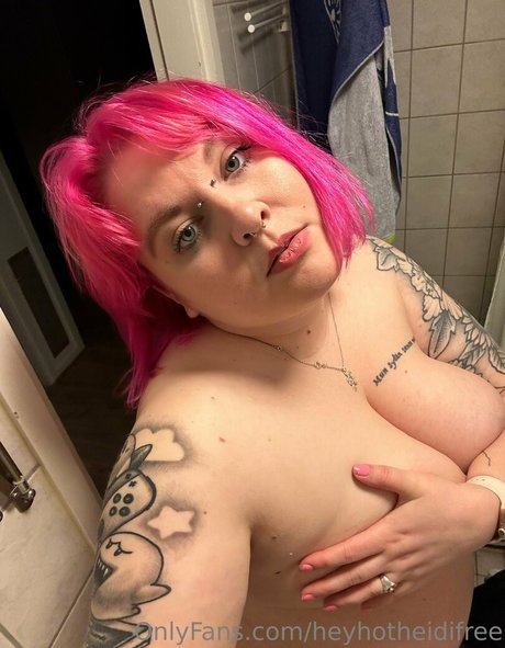 Photo nue de fuite OnlyFans de Heyhotheidifree