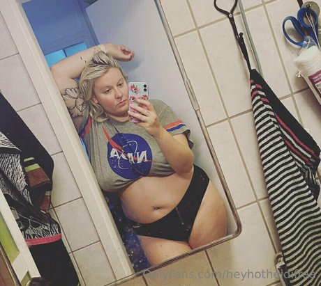 Photo nue de fuite OnlyFans de Heyhotheidifree