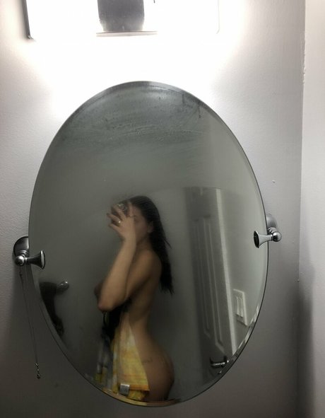 Photo nue de fuite OnlyFans de Mela Baby