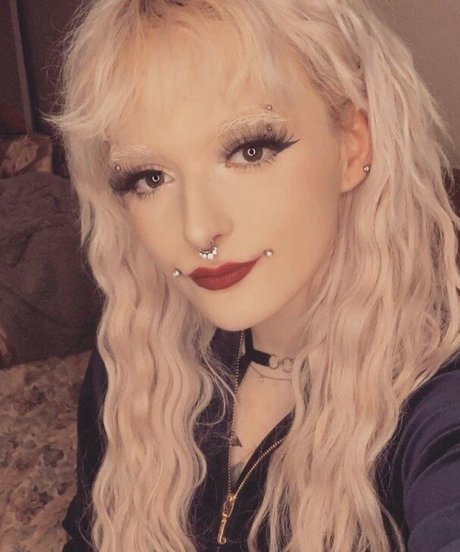 Photo nue de fuite OnlyFans de Gremlinluna
