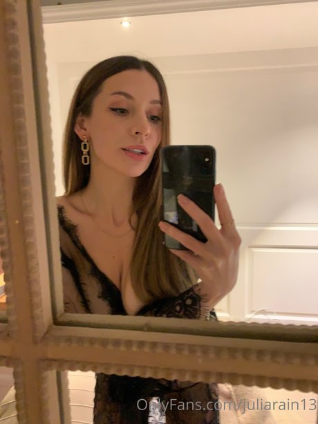 Photo nue de fuite OnlyFans de Julia Rain