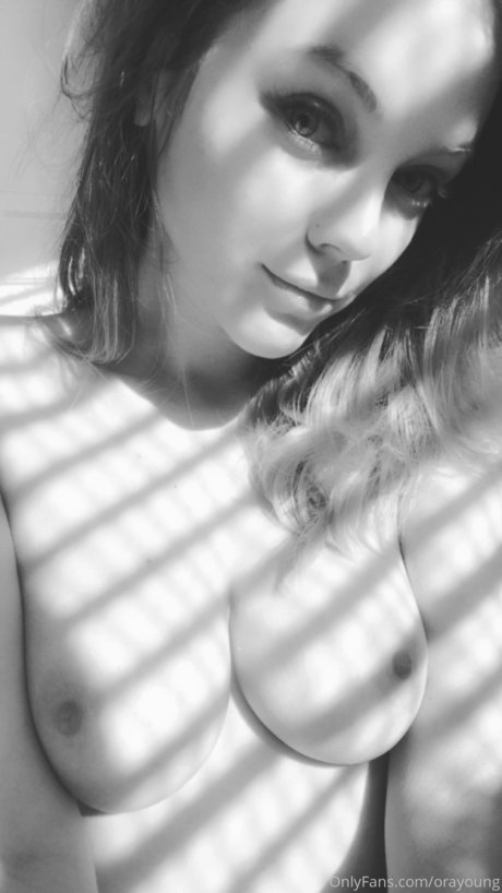 Photo nue de fuite OnlyFans de Ora Young
