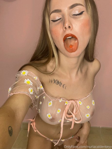 Photo nue de fuite OnlyFans de Nuriacaldenteyy