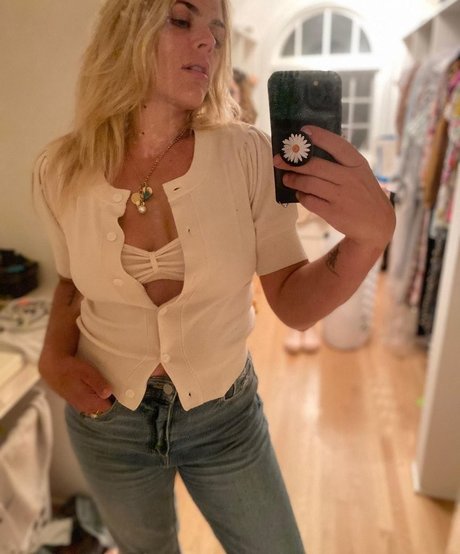 Photo nue de fuite OnlyFans de Busy Philipps