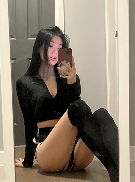 Photo nue de fuite OnlyFans de Surelynotsi