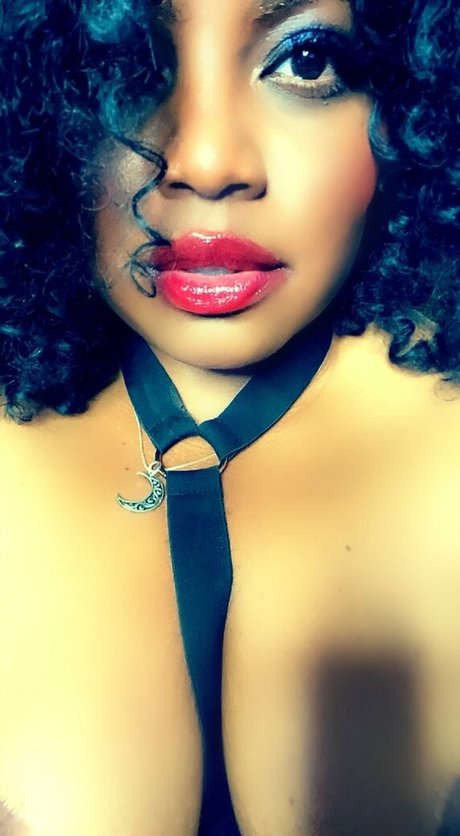 Photo nue de fuite OnlyFans de Ohlivvynoir