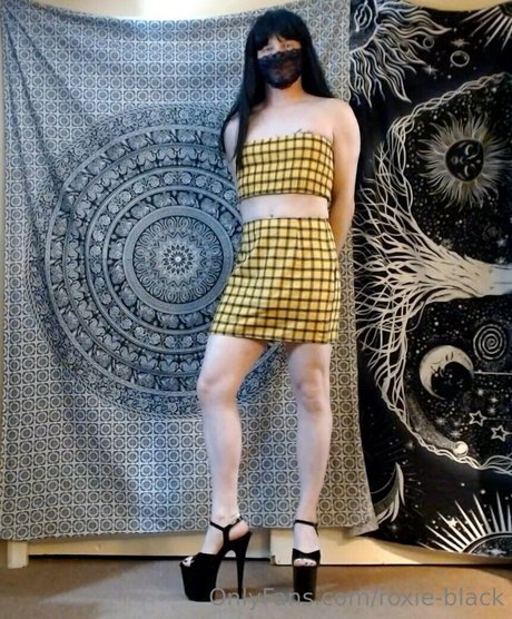 Roxie-black