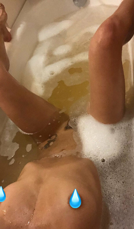 Photo nue de fuite OnlyFans de Alinahenessyfree