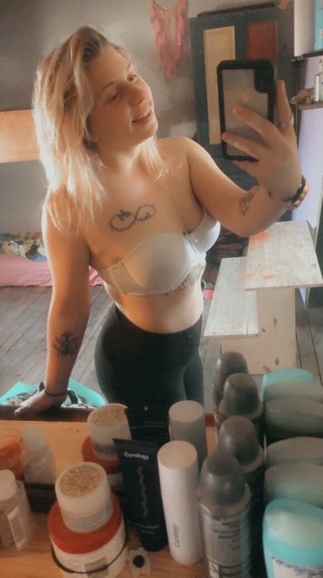 Photo nue de fuite OnlyFans de Kayylovee