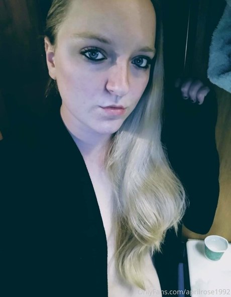 Photo nue de fuite OnlyFans de Aprilrose1992