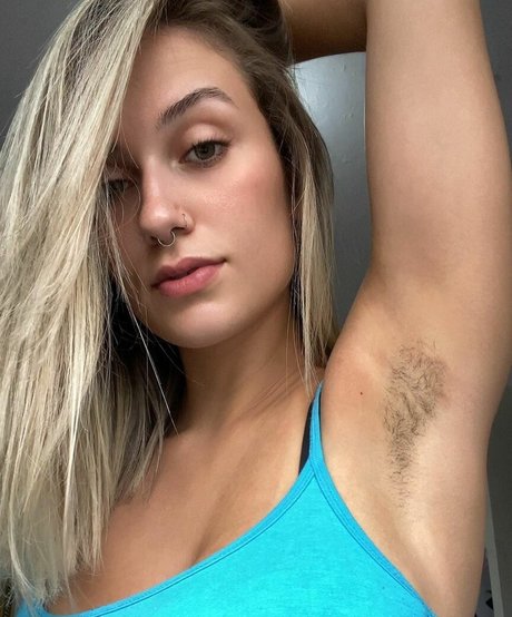 Photo nue de fuite OnlyFans de Louiseadams