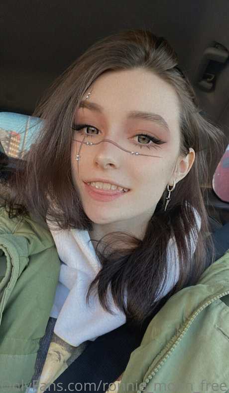 Photo nue de fuite OnlyFans de Ronniemoonfree