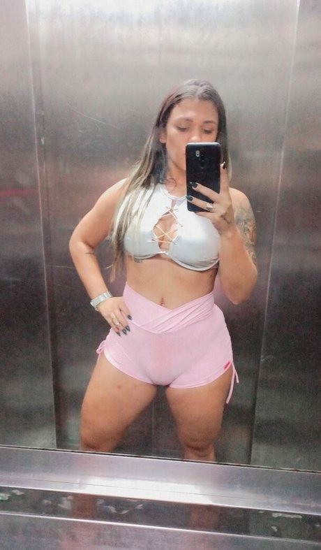 Photo nue de fuite OnlyFans de Santinha