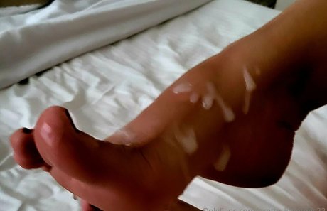 Prettylittletoes22