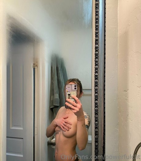 Photo nue de fuite OnlyFans de Powerfulclit