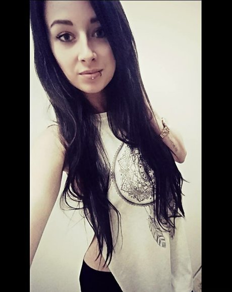 Photo nue de fuite OnlyFans de Lizzzyfox