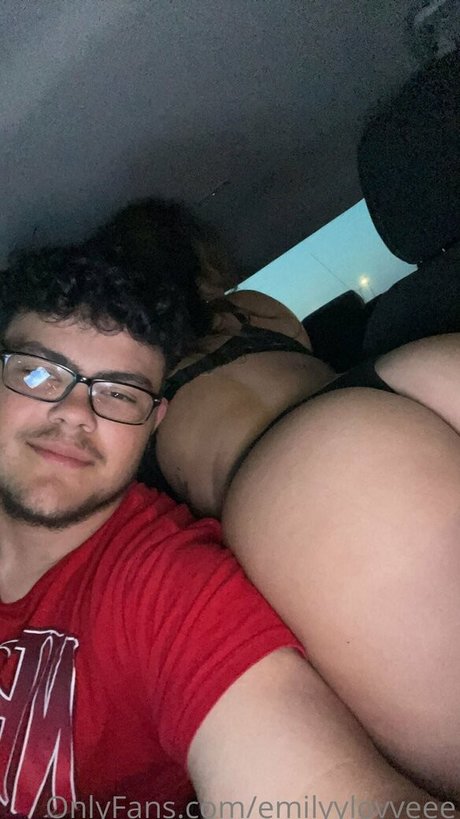 Photo nue de fuite OnlyFans de Emilyylovveee