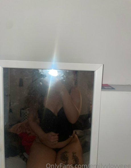 Photo nue de fuite OnlyFans de Emilyylovveee