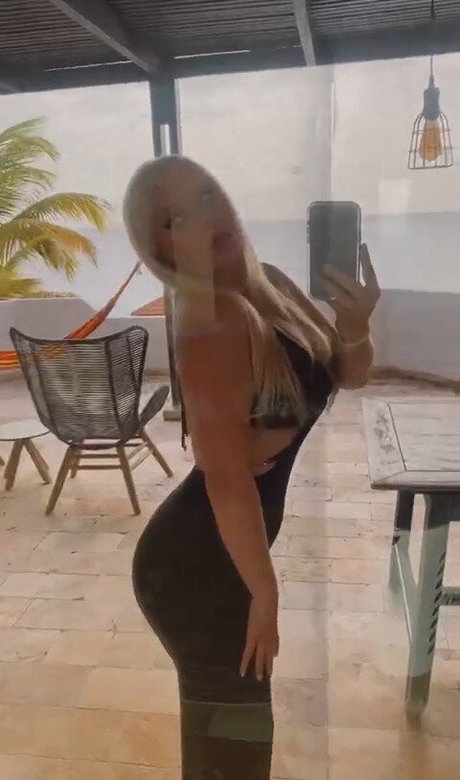 Photo nue de fuite OnlyFans de Rhiannon C