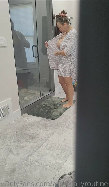 Photo nue de fuite OnlyFans de Asmrdailyroutine