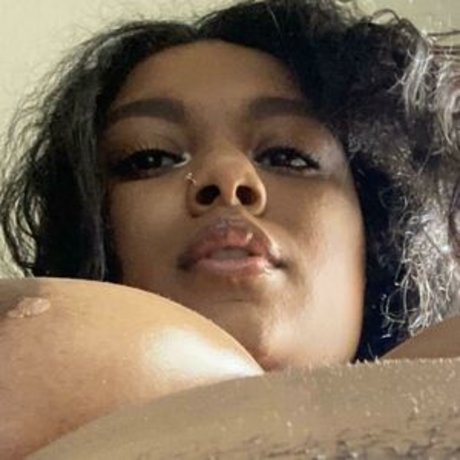 Photo nue de fuite OnlyFans de Realmarinalina