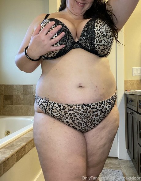 Photo nue de fuite OnlyFans de Kinkynextdoor