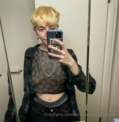 Photo nue de fuite OnlyFans de Erasedweeaboofree