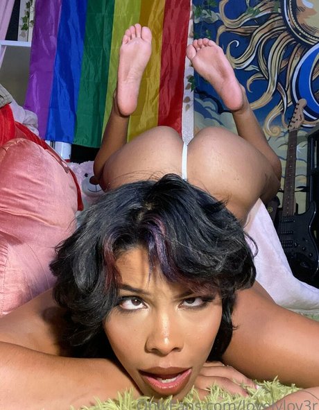 Photo nue de fuite OnlyFans de Lovelylov3r
