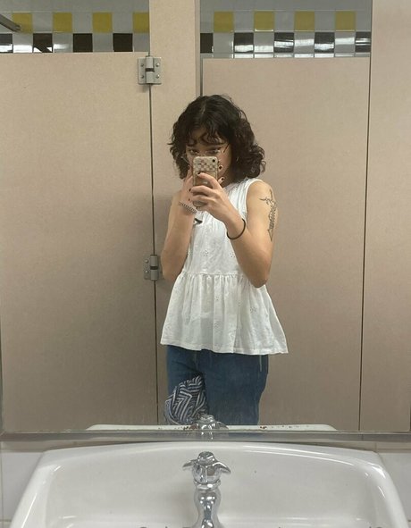 Photo nue de fuite OnlyFans de Carmennl0ve