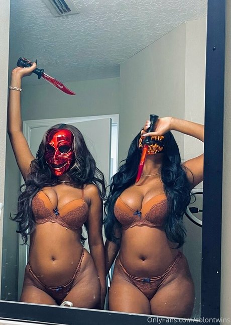 Photo nue de fuite OnlyFans de Solontwins