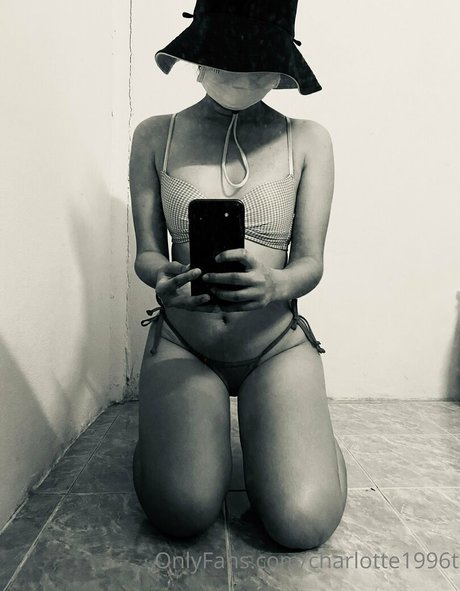 Photo nue de fuite OnlyFans de Charlotte1996t